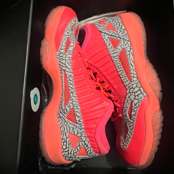 Retro 11 Low Crimson Flash Air Jordan Nike - Picture 1 of 11